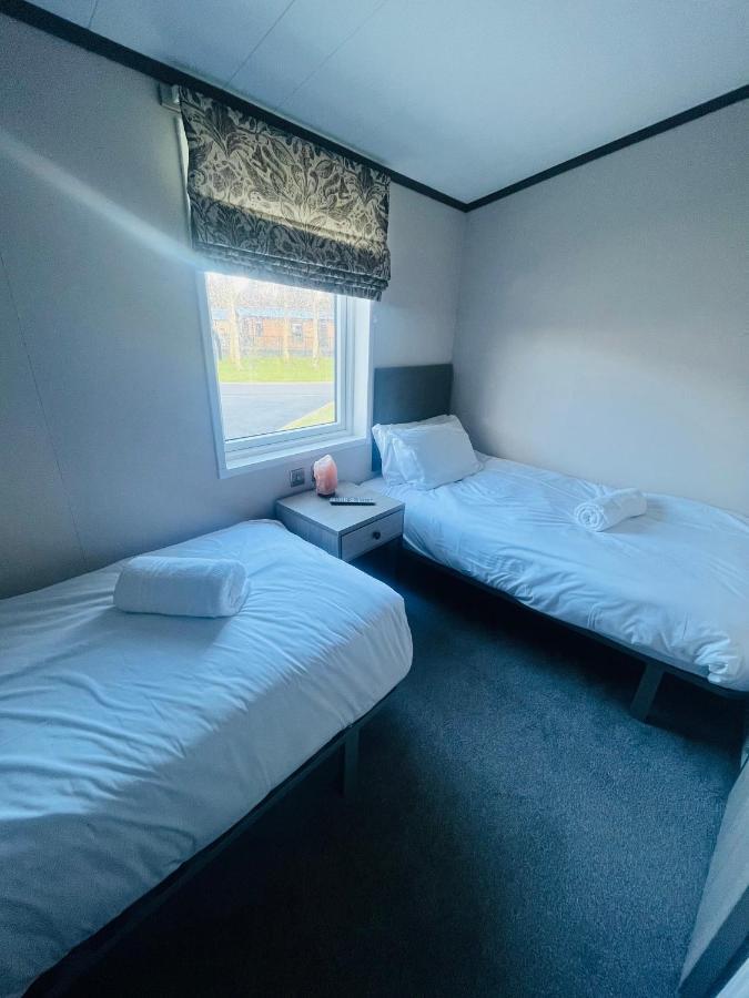The Poplars Lodge With Hot Tub ヨーク エクステリア 写真
